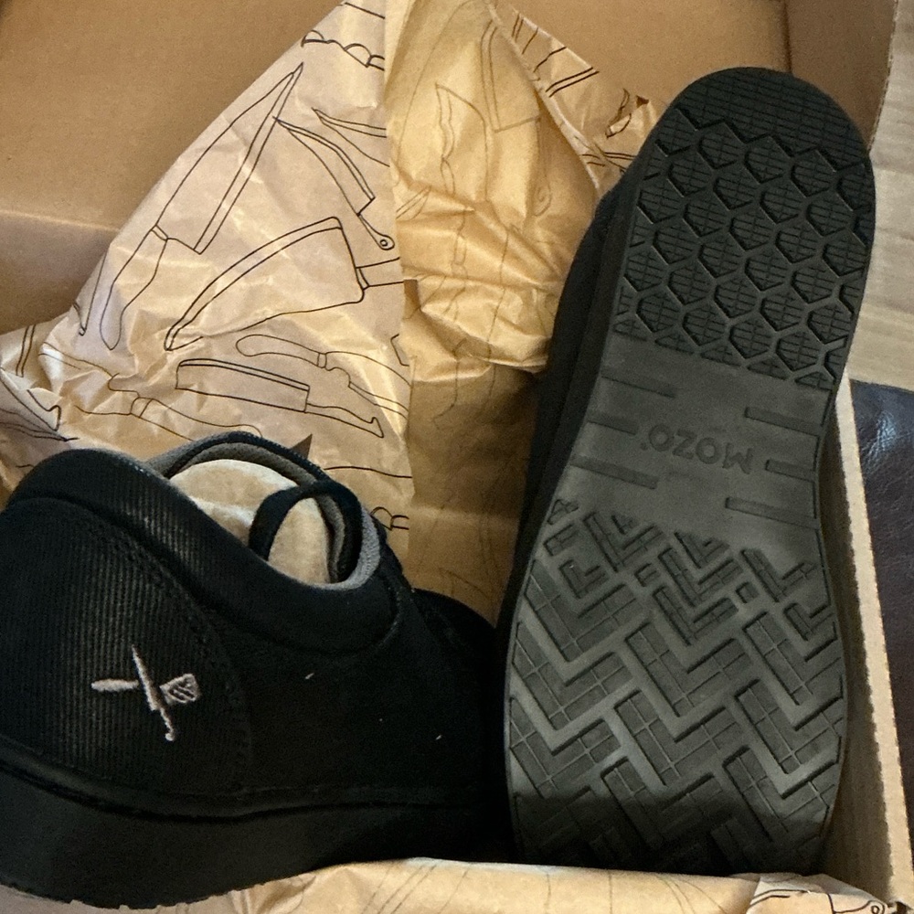 MOZO Women Slip Resistant Shoes - Picture 2 of 2